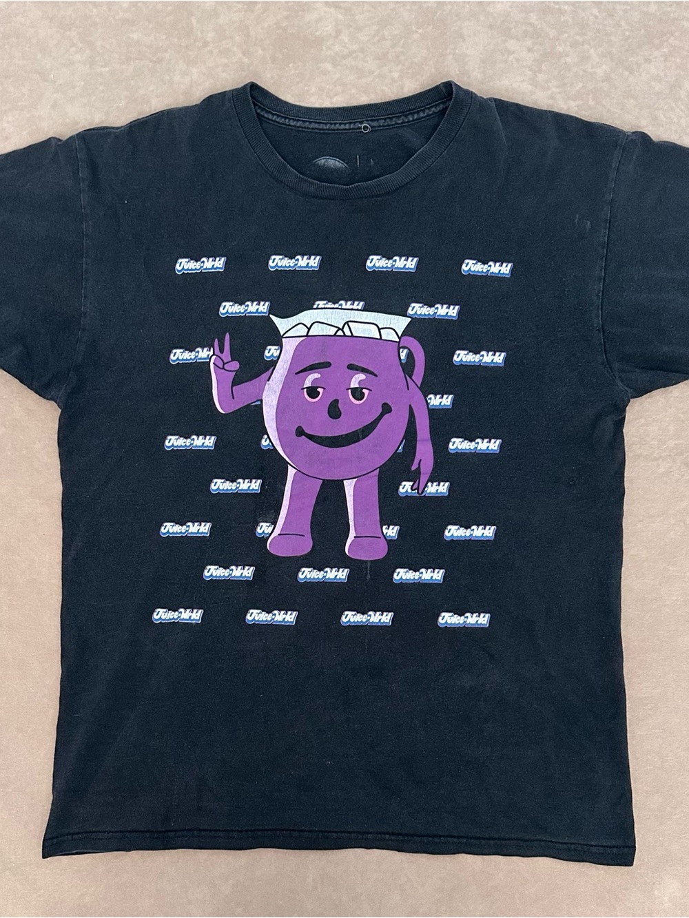 ✰ GRAPHIC TEE ✰